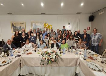 Olimpio Criado López celebra en Peñaranda sus 100 años de vida acompañado de sus cuatro hijas, yernos, nietos y biznietos
