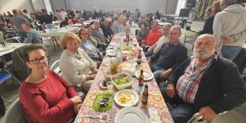 Arabayona de Mógica despide sus fiestas con una gran paella popular en el multiusos a beneficio de la asociación Ariadna