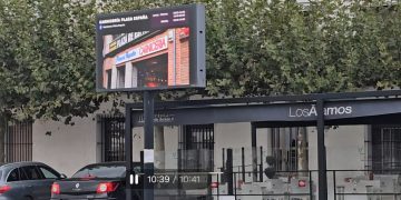 10 minutos y 31 segundos para ver el primer anuncio del comercio en las pantallas de Peñaranda: un sistema que «hay que pulir»