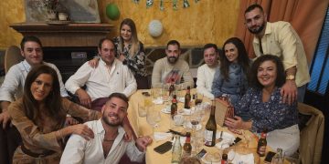 La peña PK2 de Santiago de la Puebla celebra su XXX aniversario con una animada cena y un brindis por una amistad compartida