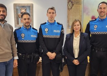 Dos nuevos agentes de la Policía Local toman posesión de sus puestos en Peñaranda tras superar 300 horas de prácticas