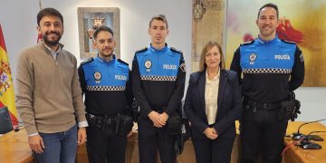 Dos nuevos agentes de la Policía Local toman posesión de sus puestos en Peñaranda tras superar 300 horas de prácticas