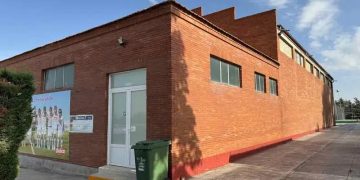 Peñaranda en Común se opone a la instalación de una pista de pádel dentro del pabellón del polideportivo de Peñaranda         