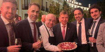 Jamón Prim de Macotera destaca entre «los mejores embajadores de los Alimentos de España» y recoge su premio en Madrid