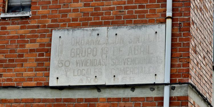 Los últimos símbolos franquistas tienen los días contados: el BOE publicará en noviembre el catálogo completo para su retirada