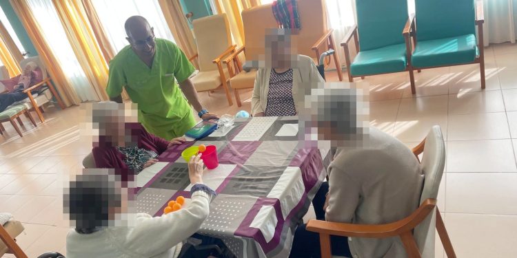 Saúl Martín, terapeuta ocupacional en Las Villas: «Intento potenciar la autonomía de las personas en sus domicilios y dar facilidades a nuestros mayores para que puedan ser autónomos»