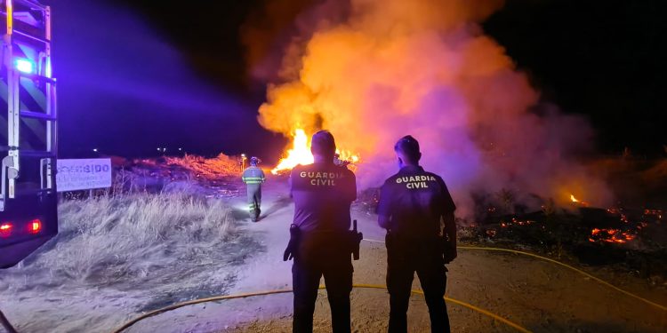 Alarma por el fuego en la zona de las eras en Villoria: se busca un todoterreno pick up negro que podría haberlo provocado