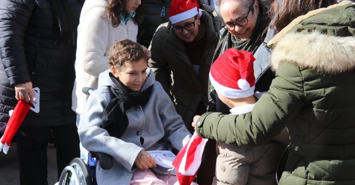 Babilafuente vive un domingo solidario a favor de «La sonrisa de María» con mercadillo navideño en el multiusos y una marcha