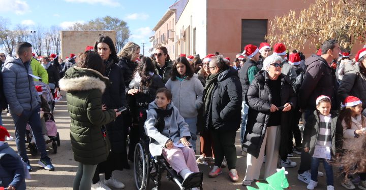 Babilafuente vive un domingo solidario a favor de «La sonrisa de María» con mercadillo navideño en el multiusos y una marcha