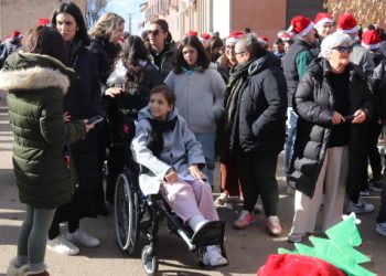 Babilafuente vive un domingo solidario a favor de «La sonrisa de María» con mercadillo navideño en el multiusos y una marcha