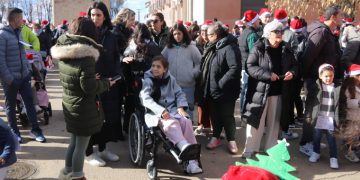Babilafuente vive un domingo solidario a favor de «La sonrisa de María» con mercadillo navideño en el multiusos y una marcha