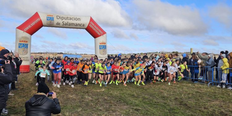 Peñaranda recibe a las promesas del atletismo en la segunda y exitosa jornada de campo a través de los Juegos Escolares