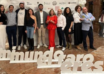 Aerscyl agradece el apoyo del Ayuntamiento de Peñaranda y le entrega el premio institucional durante su gala solidaria anual