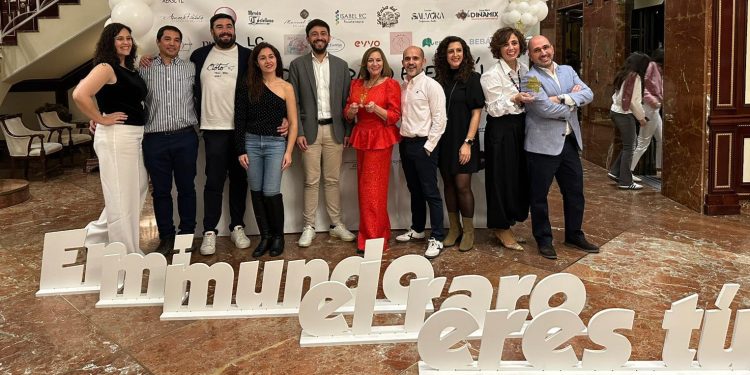 Aerscyl agradece el apoyo del Ayuntamiento de Peñaranda y le entrega el premio institucional durante su gala solidaria anual
