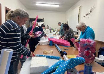 Villoruela colaborará con la asociación Aspace en el encendido del gran árbol navideño que afronta ya la fase final de su creación