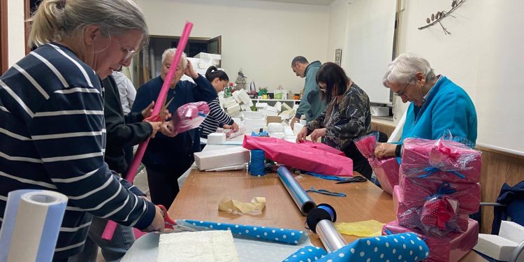 Villoruela colaborará con la asociación Aspace en el encendido del gran árbol navideño que afronta ya la fase final de su creación