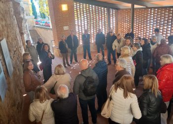 Medio centenar de alumnos del CEPA El Inestal participa en una visita guiada por el Pozo de la Nieve y las murallas de Salamanca