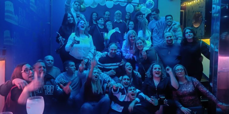 Fernando Manzano disfruta en Peñaranda de una gran fiesta por su jubilación tras varias décadas trabajando en la empresa Dulca