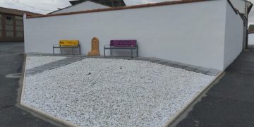 El Campo de Peñaranda recupera la fuente de la Tita que preside una nueva zona de recreo que se completará con un mural