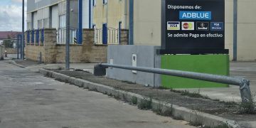 Derriba una farola en el polígono industrial El Inestal y la Policía de Peñaranda busca pistas que ayuden a esclarecer la autoría