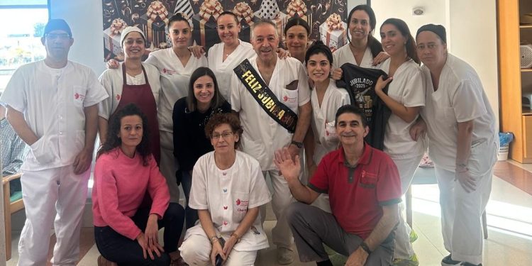 Félix Ramos celebra su inminente jubilación en Peñaranda en una fiesta junto a los compañeros de la residencia San Pedro