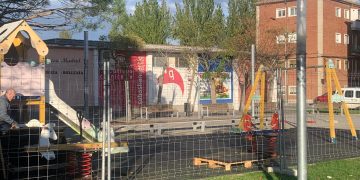 Peñaranda interviene en la plaza de José Sánchez Borrego para reformar la zona infantil dando respuesta a las quejas vecinales