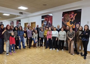 El taller de canto popular de Peñaranda dedica una emotiva fiesta de despedida a su director, Michel Núñez, que se jubila en breve