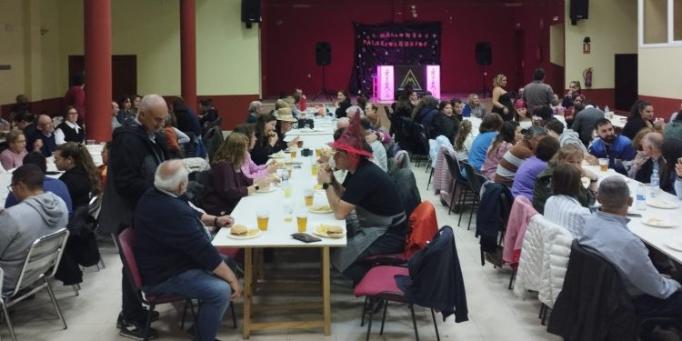 Palaciosrubios celebra Halloween con una visita guiada a la Casa del Terror y una hamburguesada en el edificio multiusos