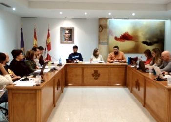 Tenso pleno en Peñaranda con la alcaldesa acusando al PP de deslealtad y los populares pidiendo que «gobierne para todos»