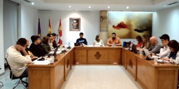 Tenso pleno en Peñaranda con la alcaldesa acusando al PP de deslealtad y los populares pidiendo que «gobierne para todos»