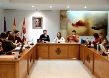 Tenso pleno en Peñaranda con la alcaldesa acusando al PP de deslealtad y los populares pidiendo que «gobierne para todos»