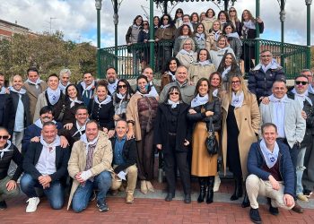 Los quint@s nacidos en 1975 celebran su reencuentro en Peñaranda con visita a los colegios y una comida en Las Cabañas