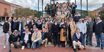 Los quint@s nacidos en 1975 celebran su reencuentro en Peñaranda con visita a los colegios y una comida en Las Cabañas