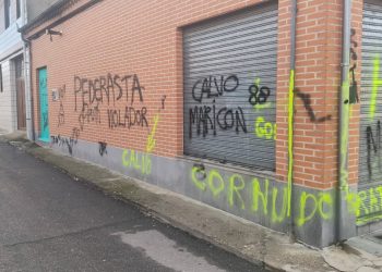 Pintadas homófobas y vejatorias en un negocio de Villoria: el Ayuntamiento condena los hechos y da su apoyo al afectado