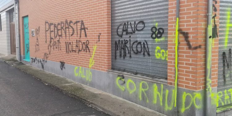 Pintadas homófobas y vejatorias en un negocio de Villoria: el Ayuntamiento condena los hechos y da su apoyo al afectado