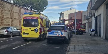 Nueva movilización de los servicios de emergencia en Peñaranda para atender a una mujer caída en su domicilio de la calle San José