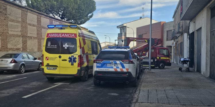Nueva movilización de los servicios de emergencia en Peñaranda para atender a una mujer caída en su domicilio de la calle San José