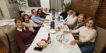 Los integrantes del club de lectura de Peñaranda comparten una cena de Navidad en Las Cabañas y brindan por el nuevo año 2026