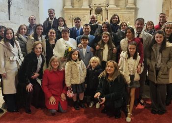 Lucio y María Jesús celebran sus bodas de oro en la iglesia de Villoria y renuevan sus votos matrimoniales en un emotivo acto