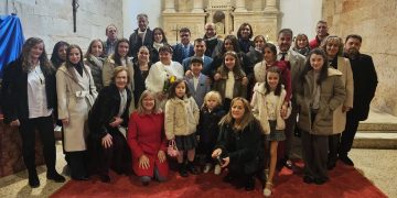 Lucio y María Jesús celebran sus bodas de oro en la iglesia de Villoria y renuevan sus votos matrimoniales en un emotivo acto