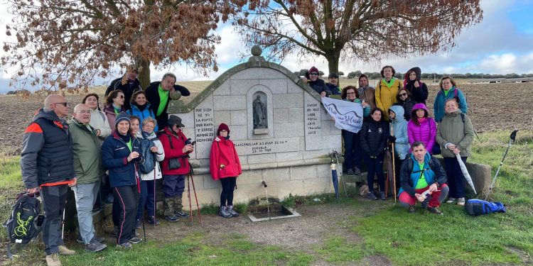 El club de senderismo Camino el Cristo de Alaraz sigue las huellas teresianas en una ruta entre Mancera de Abajo y Duruelo