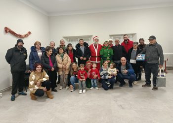El Campo de Peñaranda recibe a Papá Noel y sus elfos que han repartido regalos e ilusión entre los niños y mayores del pueblo