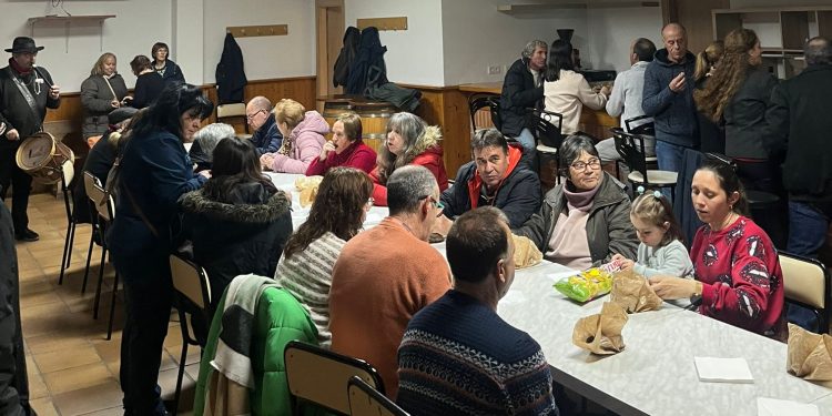El Campo de Peñaranda disfruta con la Fiesta de la Castañada que promueve la Diputación en una veintena de pueblos de la provincia