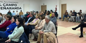 El Campo de Peñaranda disfruta en el multiusos del monólogo de Álvaro Seko y vive este fin de semana la recta final del 2025