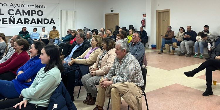 El Campo de Peñaranda disfruta en el multiusos del monólogo de Álvaro Seko y vive este fin de semana la recta final del 2025