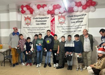 El club deportivo Promesas Las Villas celebra en Villoria un ágape navideño con entrega de regalos para los niños y niñas