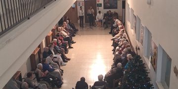 El Ayuntamiento de Macotera comparte la Navidad con los mayores llevando la música del grupo Arena a las dos residencias