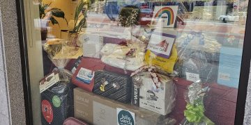 La Gran Cesta del Comercio Local que se sorteará el 7 de enero ya puede verse en la planta baja del Ayuntamiento de Peñaranda