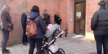 Quejas en Peñaranda por las largas esperas frente a la oficina de Correos que en algunos casos han llegado hasta los 50 minutos