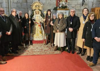 La cofradía de la Esperanza celebra en Peñaranda su fiesta anual con un besamanos a la imagen y una misa solemne en la parroquia